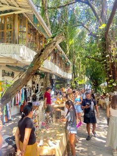 many people are shopping at an outdoor market