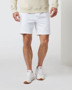 An instant Vuori classic, these shorts are designed for more than just the court. They're made with a stretch woven material that keeps you comfortable whether you're playing or spectating. Great for tennis, pickleball and more. | Vuori Crosscourt Shorts | White | XL Vuori makes premium performance apparel inspired by the active Coastal California lifestyle; an integration of fitness, surf, sport, and art. Breaking down the boundaries of traditional activewear, we are a new perspective on perfor Tennis Shorts, New Perspective, Performance Outfit, Pickleball, Mens Shorts, White Shorts, Tennis, Active Wear, Surfing