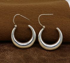 925 sterling silver handmade hoops kundal earring , amazing customized unisex jewelry from India, best brides maid customized jewelry. Metal-925 sterling silver. Item type-Hoops earring. Weight-9.880 grams approx. height-3.0 centimeters. Width-3.0 cm. Thickness-7 mm approx. Stamped-925. Makes excellent gifting for birthday, Christmas day, valentines day, wedding, anniversary, mother's day. Traditional Small Hoop Nickel-free Jewelry, Nickel-free Traditional Small Hoop Earrings, Traditional Small Hoop Sterling Silver Earrings, Traditional Silver Small Hoop Jewelry, Sterling Silver Oxidized Hoop Earrings, Sterling Silver Hoop Earrings With Oxidized Finish, Small Hoop Jewelry For Festivals As Gifts, Traditional Handmade Hoop Earrings For Anniversary, Sterling Silver Chandbali Jewelry For Anniversary