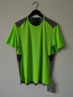 NWT LULULEMON SEAWHEEZE Neon Green Grey F&F SS Top Shirt Men's Small Brand: Lululemon Size: Small Official Color: ABTH/STTS/PLMD Condition: New With Tags Description: Fast and Free Short Sleeve *Seawheeze Power through your last mile without nothing holding you back. This breathable run top is made with super-lightweight Mesh fabric to keep you feeling fast and free Breathe Light Mesh fabric wicks sweat and dries quickly so you can stay in the moment in heat and humidity More wearing, less washi Neon Green Men Outfit, Invisible Technology, Cheap Green Novelty T-shirt, Neon Green Top, Neon Green Mesh Top, Green Moisture-wicking T-shirt For Light Sports, Lime Green Shirts, Stay In The Moment, Green Boys