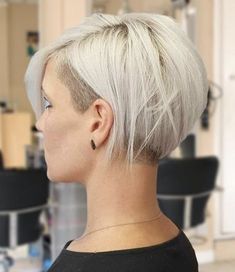 Pixie Bobs, Shaved Pixie, Kort Bob, Undercut Bob, Pixie Bob Hairstyles, Pixie Cut With Undercut, Shaved Undercut, Bob Cuts, Pixie Bob Haircut