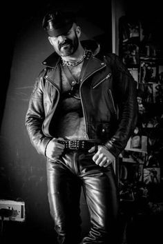 Leather Fashion Men, Bear Leather, Mens Leather Clothing, Gay Fashion, Masculine Men, Leather Man, Leather Wear, Biker Leather, Men In Uniform