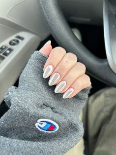 white chrome nails winter nail inspo Winter White Chrome Nails, Chrome Winter Nails, White Chrome, Nails Winter, Chrome Nails, Winter White, Winter Nails