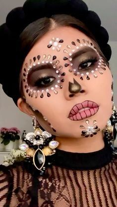 Catrina Hairstyle, Catarina Makeup, Dia De Los Muertos Makeup For Women, Easy Dia De Los Muertos Makeup Ideas, Catrina Outfit, Candy Skull Makeup, Halloween Skeleton Makeup, Catrina Costume, Catrina Makeup