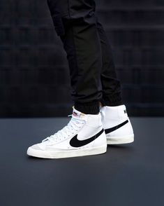 Sneakers Men Nike, Men’s Sneakers, Nike Blazer Outfit Men, Sneakers Fashion Mens, Best Sneakers For Men, Nike Lifestyle, Nike Shoes Men, Nike Blazer 77, Nike Blazers Outfit