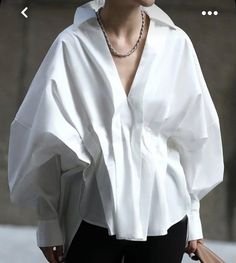 Lawyer Fits, Kimono Kaftan, Oversized Tops, Fall Blouse, Pleated Blouse, Moda Vintage, Tres Chic, Mode Inspo, Loose Blouse