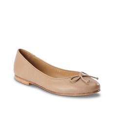 NISOLO-Bea Go-To Ballet Flat Enjoy classic style with the Bea Go-To flat from Nisolo. This ballet pair sports a leather design and sleek silhouette that pairs well with fave fits. Classic Brown Ballet Flats For Spring, Classic Brown Ballet Flats, Casual Leather Ballet Flats For Office, Nude Ballet Flats, Nude Flats, Ballet Flat, Leather Design, Ballet Flats, Amazing Women