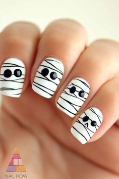 Looking for simple Halloween nails? These black and white mummy nails are both chic and spooky. 🖤🤍 A minimalistic yet cute Halloween nail design that’s easy to recreate. Perfect for a subtle Halloween vibe. Head to nailhow.com for more designs and save this pin for future nail ideas! Nail Ideas October Simple, Nail Designs Easy Halloween, Simple Nails For Halloween, Easy Beginner Halloween Nails, Nail Ideas Simple Halloween, Cute Easy Halloween Nails Short, Small Halloween Nail Designs, Nails For Halloween Easy, Fall Nail Designs Diy Easy