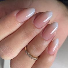 Ombre Nail With Glitter, Ombre Style Nails, Cute Short Medium Nails, White And Gold Ombre Nails, Cute Nail Extensions, Ombré Nails With Design, Ombré French Tip, Sparkly Manicure, Coquette Women