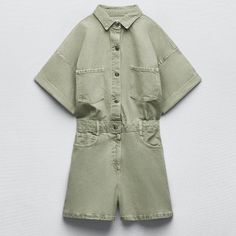 Zara Short Denim Jumpsuit In Light Khaki Size M Never Worn Combi Short Maje, Zara Jumpsuit 2022, Zara Knit Overalls, Jumpsuit Hm, Green Playsuit, Jumpsuit Denim, Denim Playsuit, Collar Jumpsuit, Zara Jumpsuit