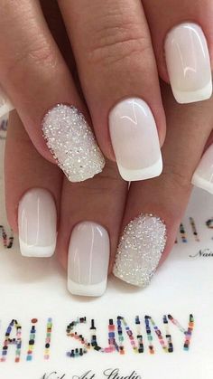 Hochzeitsnägel: Stilvolle Nageldesigns & Brautnägel-Lackier-Tipps White Glitter Nails, Nails Homecoming, Homecoming Nails Acrylic, Nails Square, Acrylic Coffin, Nail Designs Glitter, Sparkly Nails