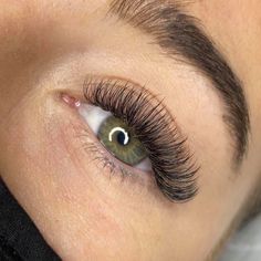 Julia Gomes, Eyelash Extensions Classic, Big Eyelashes, Fall Makeup Trend