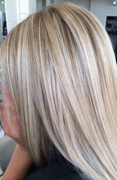 Long Platinum Blonde Hair With Lowlights, Blond Shades, Blond Highlights, Farm Light, Cool Blonde Hair, Highlights And Lowlights, Ash Blonde Hair, Cool Blonde