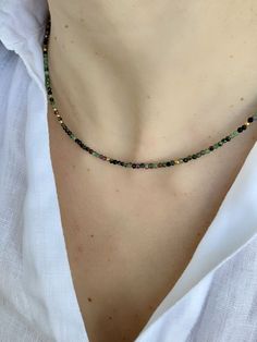 Fine Beaded Necklace, Fashion Accessories Aesthetic, Tiny Beaded Necklaces, Minimalist Bead Necklace, Minimalistic Beaded Jewelry, Minimalist Green Emerald Necklace For Everyday, Everyday Minimalist Green Emerald Necklace, Minimalist Green Necklace With Adjustable Chain, Green Crystal Necklaces With Tiny Beads For Gifts