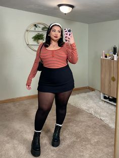 Cute fall outfit styling halloween outfits + whole outfit is link below!!! Tall Women Short Men, Shirt Autumn Outfit, Outfits Gorditas, Plus Size Baddie Outfits, Plus Size Fall Fashion, Outfit Styling, Alt Fashion, Facial Mask, Cute Fall Outfits