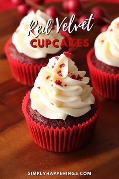 Red Velvet Cupcakes with cream cheese frosting in red cupcake liners on a wooden background Christmas Red Velvet Cupcakes, Winter Desserts Easy, Homemade Cupcake Recipes, Homemade Cake Mixes, Cupcake Cream, Winter Dessert Recipes, Party Food Dessert, Cupcakes With Cream Cheese Frosting, Homemade Cupcakes