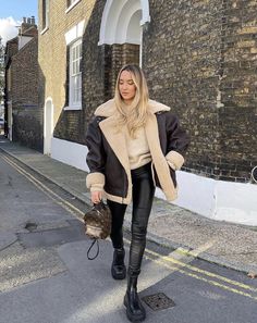 Stylish Leather Leggings Outfits To Try The Trend | Le Chic Street Freya Killin, Shearling Jacket Outfit, Leather Leggings Outfit, Aviator Jackets