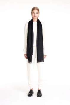 Throw on the lightweight woven Jones Cashmere Scarf to dress up any outfit. 100% pure cashmere Fringe trim detailing 70 1/2" x 33 1/2" Hand Wash Cold or Dry Clean Classic Pashmina Scarf, Classic Silk Scarves For Fall, Naked Cashmere Scarf, Luxury Classic Cashmere Scarves, Luxury Black Shawl Scarf, Luxury Black Cashmere Scarves, Fringe Trim, Trim Detail, Cashmere Scarf