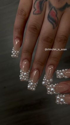 Nyc Acrylic Nails, Raw Nails Acrylic, Streetwear Nails Acrylic, Long Acrylic Wedding Nails, 2023 Bling Nails, 35th Birthday Nail Ideas, Clear Nail Designs With Rhinestones, Long Nails With Pearls, Crystal Tip Nails