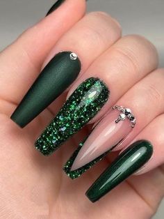 Emerald Green Nail Polish, Emerald Green Nails, Prom Nails Silver, Emerald Nails, Green Acrylic Nails, Dark Green Nails, Solid Color Nails, Green Nail Designs, Green Nail Polish