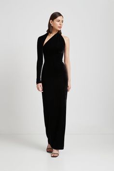 FINAL SALE - NO RETURNS, EXCHANGES, OR STORE CREDIT Modern and magnetic, our Manhattan Velvet Slit Gown is the epitome of evening glamour. Handcrafted from sumptuous velvet jersey, her timeless design offers our iconic one-shoulder neckline and a smooth, column cut. And, for a truly show-stopping finish (and easy movement), she features a long side slit. We hope you're ready for the compliments. Also available in our classic European ponte.[SPLIT] Julia, in black, is 5'10" (178 cm) tall, wearing Build Wardrobe, Crimson Velvet, Cocktail Dress Elegant, Winter Wedding Guest Dress, Black Tie Wedding Guests, Fall Wedding Guest Dress, Velvet Gown, Black Dress With Sleeves, Black Dress Formal