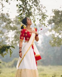 Onam Photoshoot Poses, Pongal Shoot Ideas, Pongal Saree Poses, Onam Shoot Poses, Half Saree Designs For Onam, Dhavani Photoshoot Poses, Poses In Half Saree For Photoshoot, Onam Shoot Ideas, Half Saree For Onam