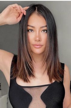 Medium Length Brown Hair Straight Layers, Medium Haircut With Layers Straight, Medium Womens Haircuts Straight Hair, Trendy Straight Haircuts, Medium Length Haircut 2023 Straight, Hairstyles 2022 Trends Long Hair, Womens Haircuts Medium Long Straight, Curtain Bangs Face Framing Layers Straight Hair, Layered Haircuts For Medium Hair Straight Over 40