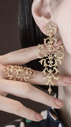 Dreamy Earrings, Katerina Perez, Inexpensive Jewelry, Jewelry Set Design, Antique Bridal Jewelry, Bridal Fashion Jewelry, Gold Bangles Design, Bridal Gold Jewellery Designs, Jewelry Design Earrings