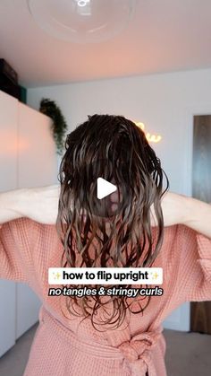 Stringy Curls, Wet Hair Curls, Curly Hair Tools, Curly Hair Styling, Styling Videos, Scrunched Hair, Wet And Wavy Hair, Hair Falls, Curly Hair Problems