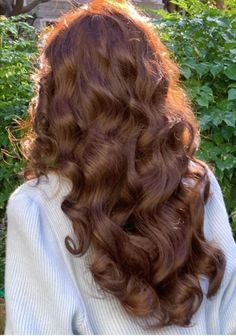 Faceless Hair Aesthetic, Pale Beauty Aesthetic, Brown Strawberry Hair, Warm Tone Hair Color Ideas, Fluffy Curled Hair, Wavy Hair Dyed, Golden Hair Aesthetic, Level 6 Hair Color, Auburn Hairstyles