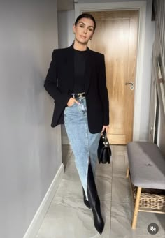 Plaid Work Outfit, Casual Night Out Outfit Winter Jeans, Winter2023 Outfit, Winter Jeans Skirt Outfit, Midi Black Skirt Outfit Fall, Jean Dress Styling, Demin Maxi Skirt Outfit, Midi Denim Skirt Fall Outfit, Gonna Jeans Outfit