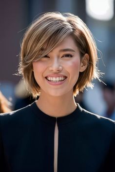 Easy Bob Hairstyles, Blonde Highlights Short Hair, Japanese Hairstyles, Japanese Short Hair, Short Hair Highlights, Short Hair Images, Japanese Hair, Layered Haircuts For Medium Hair, Textured Bob