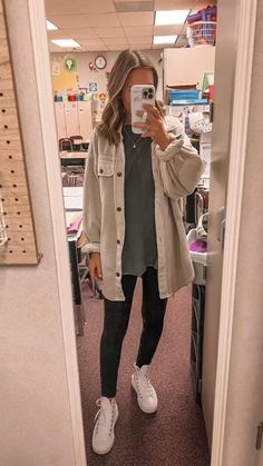 Button Up Outfits, Teacher Appropriate Outfits, Teacher Work Outfit, Student Teaching Outfits, Outfit Ideas Comfy, About Teacher, Teacher Attire, Cute Teacher Outfits, Comfy Fall Outfits