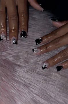 Y2k Nails Black Short, Black Nails Acrylic Short Design, Black And Silver Nails Short Square, Black Sparkly Nails Short, Nails For Homecoming Black, Nails To Match With Black Dress, Black White Short Nails Designs, Fancy Black Nails Classy, Cute Nails Acrylic Black