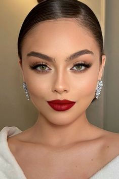 Gala Make Up, Blue Eyes Red Lips, Look Gatsby, Normal Makeup, Red Lips Makeup Look, Wedding Guest Makeup, Red Lipstick Makeup, Bridal Eye Makeup