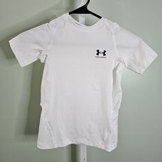 This Under Armour Boys' T-Shirt Is Perfect For Any Young Athlete. The Lightweight And Breathable Fabric Make It Suitable For All Seasons, While The Fitted Style Provides A Comfortable And Secure Fit. The Shirt Features A Classic Crew Neckline And Pullover Closure, With A White Color And Bold Logo Design That Makes It Perfect For Outdoor Sports. The T-Shirt Is Made From 90% Polyester And 10% Elastane, With Cotton Material That Provides A Comfortable Feel Against The Skin. The Shirt Is Suitable Fo White Short Sleeve Workout T-shirt, White Short Sleeve Sportswear T-shirt, White Moisture-wicking Short Sleeve Top, White Short Sleeve Gym Shirt, Under Armour White T-shirt With Graphic Print, White Under Armour T-shirt With Graphic Print, Under Armour Short Sleeve Workout Top, Under Armour Casual Training Tops, Under Armour Sporty T-shirt For Sports