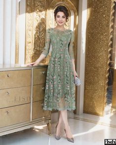 Fisdy - Elegante vestido de encaje de manga tres cuartos Lace Stencil, Mother Of The Bride Dresses Long, Sleeve Lace Dress, Three Quarter Sleeve Dresses, Green Lace Dresses, Mother Of Groom Dresses, Dressing Style, Mob Dresses, Lace Dress With Sleeves