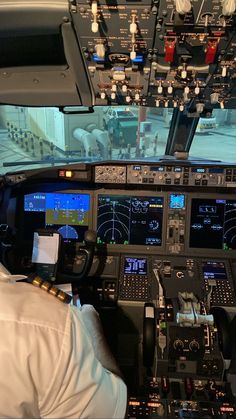 Pilot Career, Pilot Quotes, Aviation Careers, Jet Fighter Pilot, Luxury Jets, Airplane Wallpaper