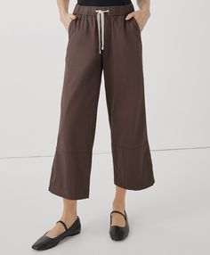 Women's Carob Daily Twill Crop Pant 2XL. Super soft organic women's Daily Twill Crop Pant from Wear PACT. Fair Trade Factory. GOTS Certified Organic Cotton Crop Pants, Weekend Wear, Twill Fabric, Sustainable Clothing, Cropped Pants, Fair Trade, Everyday Fashion, Work Wear, Organic Cotton