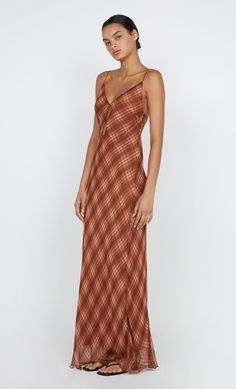 The BEC + BRIDGE Devi Maxi Dress is an vibrant and effortless style for your vacay perfection. The dress features a v-neckline, cutout with o-ring at front, and cord strap for a refined finish. Australian Dresses, Australian Fashion Designers, Country Chic Wedding, Maxi Dress Prom, Prom Dress Shopping, Linen Maxi Dress, Maxi Dress Cotton, Dresses Backless, Floor Length Dresses