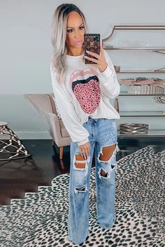 Lip Leopard Tounge Print Sweatshirt Casual Long Sleeve Graphic T-shirt, Casual Sweater With Graphic Print For Fall, Casual Winter Tops With Graphic Print, Casual Long Sleeve Graphic Print Sweatshirt, Casual Long Sleeve Sweatshirt, White Casual Sweater, White Casual Top For Fall, White Casual Tops For Fall, Casual White Tops For Fall