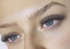 Light Volume Lashes Cat Eye, Blonde Eyelash Extensions, Lash Extensions Blue Eyes, Eyebrows Goals, Evening Eye Makeup, Best Lash Extensions, Paris Nails