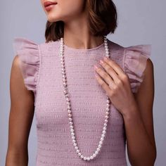 A delicate single row necklace featuring Freshwater and Akoya pearls, which gently graduate in colour from pink to white. The necklace includes delicate diamond accents adding a subtle sparkle. Pearl Size: 8.5-10.8mmMetal: 18K GoldApproximate Diamond Weight: 1.68cts Rare Pearls, Pearl And Diamond Necklace, Yoko London, Pearl Jewellery, Necklace Craft, Freshwater Pearl Necklace, Akoya Pearls, Pearl Types, Tahitian Pearls