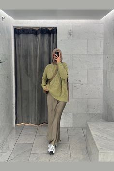 Hijab Fall Outfits, Silk Skirt Outfit, Modest Winter Outfits, Modest Girly Outfits, Modern Clothing