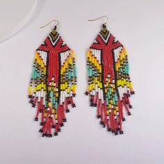 PENDIENTES ANTIGUOS BERBER DEL NORTE DE ÁFRICA : a menudo extrañamos ese par de aretes bereberes con cuentas hechos por nuestra madre o abuela. Los pendientes de cuentas bereberes te transportan a tus tribus originales y despiertan recuerdos de la infancia. Los pendientes de cuentas bereberes te transportan a tus tribus originales y despiertan el recuerdo de la infancia. Pendientes bereberes antiguos nativos puros, diseñados exclusivamente por la diseñadora norteafricana Sliya, siente que tu mam Artisan Brown Earrings With Colorful Beads, Multicolor Southwestern Style Dangling Beads, Southwestern Multicolor Dangling Beads, Southwestern Style Multicolor Dangling Beads, Artisan Beaded Earrings For Festivals, Southwestern Style Large Beads Earrings For Gift, Multicolor Beaded Southwestern Earrings, Artisan Hand-strung Beaded Dangle Earrings, Colorful Southwestern Beaded Earrings