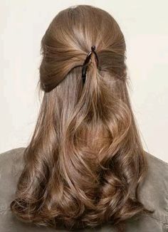 Banana Clip Hairstyles, Banana Clip, Clip Hairstyles, Winter Hairstyles, Aesthetic Hair, Hairstyles Haircuts, Charlotte Tilbury, Hair Day, Pretty Hairstyles