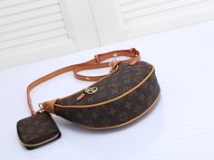 Holiday Bag, Accessories Store, Louis Vuitton Speedy Bag, Online Clothing, Style Icons, Louis Vuitton Bag, Louis Vuitton Monogram, Fashion Forward, Clutch Bag