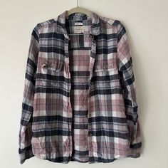 Never Worn Women’s Flannel American Eagle Thick, Extra Soft Fabric Pink/Blue/White This Has Been Sitting At The Bottom Of My Closet, It Was A Gift From Someone But Unfortunately Was The Wrong Size. In Perfect Condition!! Casual Pink Button-up Flannel Shirt, Pink Cotton Flannel Long Sleeve Shirt, Pink Cotton Long Sleeve Flannel Shirt, Pink Long Sleeve Cotton Flannel Shirt, Pink Long Sleeve Casual Flannel Shirt, Casual Pink Long Sleeve Flannel Shirt, Casual Pink Cotton Flannel Shirt, Soft Flannel, Soft Fabric