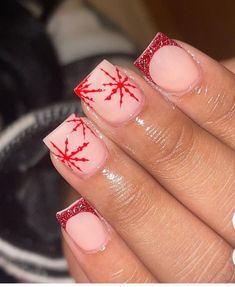 Cute Short Acrylic Nails For Christmas, Short Acrylic Nails Designs For Christmas, Cute Short Square Christmas Nails, Cute Short Simple Christmas Nails, Cute Nails Acrylic Short Christmas, Christmas Nails Decorations, Xmas Nails Short Square, Christmas Design Nails Acrylic, Simple Short Nail Designs Christmas