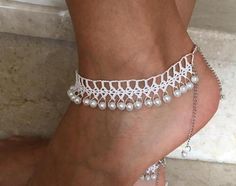 Handmade White Anklets For Beach Wedding, Handmade White Anklets For Summer, Handmade White Barefoot Sandals For Beach Wedding, Elegant Handmade White Barefoot Sandals, Elegant White Handmade Barefoot Sandals, Summer Crochet Jewelry For Beach, Summer Beach Crochet Jewelry, Summer Crochet Beach Jewelry, White Jewelry For Summer Beach Wedding